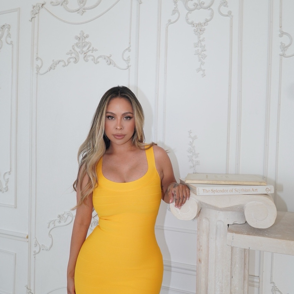 Elegant Yellow Bodycon Dress - Picture 1 of 3